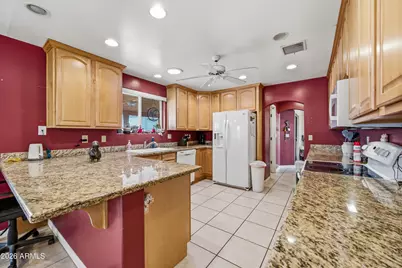 23440 N 89th Avenue, Peoria, AZ 85383 - Photo 14