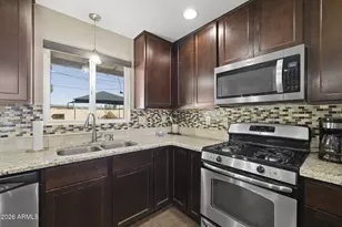 418 E Orchid Ln, Phoenix, AZ 85020 - Photo 2