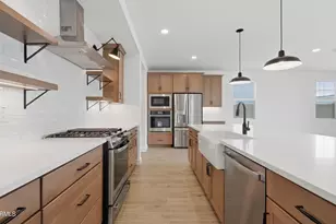 8166 N 80th Ln, Peoria, AZ 85345 - Photo 6