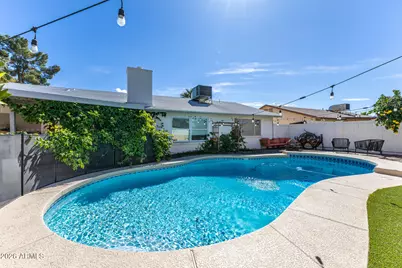 864 W Kilarea Avenue, Mesa, AZ 85210 - Photo 2