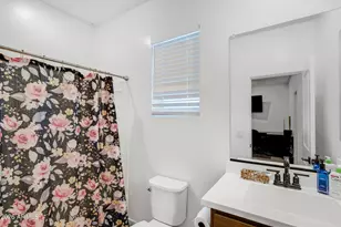 10220 N 49th Ave, Glendale, AZ 85302 - Photo 16
