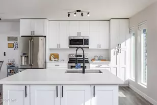 2936 W Michelle Dr, Phoenix, AZ 85053 - Photo 14