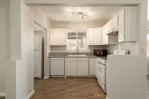 1239 E Highland Ave, Phoenix, AZ 85014 - Photo 30