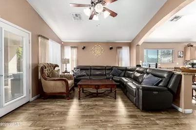 3904 W Sandra Terrace, Phoenix, AZ 85053 - Photo 8
