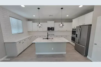 9189 N 98th Avenue, Peoria, AZ 85345 - Photo 2