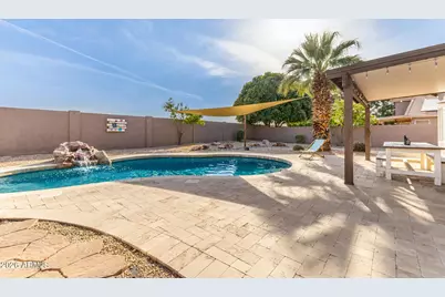 8401 W Cherry Hills Drive, Peoria, AZ 85345 - Photo 26