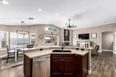 8401 W Cherry Hills Drive, Peoria, AZ 85345 - Photo 10