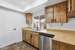 6943 W Monterosa Cir, Phoenix, AZ 85033 - Photo 12