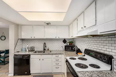 4201 E Camelback Road #15, Phoenix, AZ 85018 - Photo 12