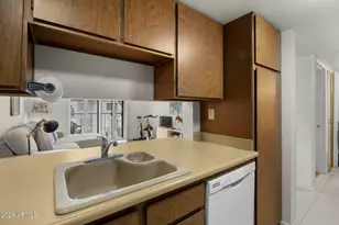 3033 E Devonshire Ave, Phoenix, AZ 85016 - Photo 6