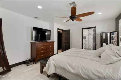 8822 W Deer Valley Road, Peoria, AZ 85382 - Photo 18