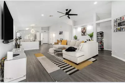 10420 W Reade Avenue, Glendale, AZ 85307 - Photo 12