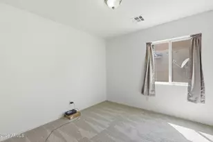 22174 W Desert Bloom St, Buckeye, AZ 85326 - Photo 26