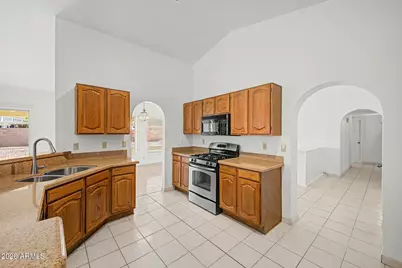 11066 W Runion Drive, Peoria, AZ 85373 - Photo 2