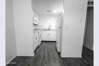 2690 N 43rd Avenue #D, Phoenix, AZ 85009 - Photo 8