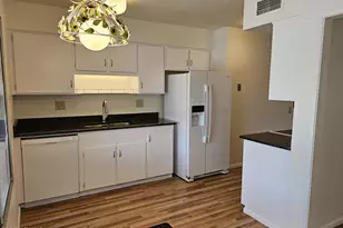 9859 W Emberwood Dr, Sun City, AZ 85351 - Photo 8