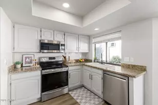 3314 E Longhorn Dr, Phoenix, AZ 85050 - Photo 8