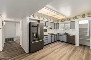 10803 W Camelot Cir, Sun City, AZ 85351 - Photo 16