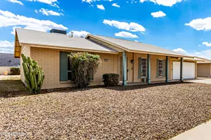 10803 W Camelot Cir, Sun City, AZ 85351 - Photo 2