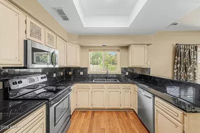 10247 N 12th Place #2, Phoenix, AZ 85020 - Photo 8