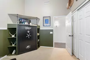 2502 E Glenhaven Dr, Phoenix, AZ 85048 - Photo 14