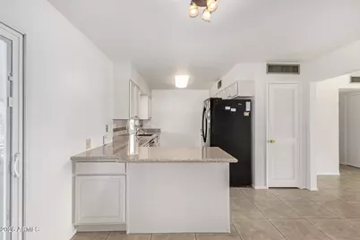 11062 W Edgewood Drive, Sun City, AZ 85351 - Photo 4