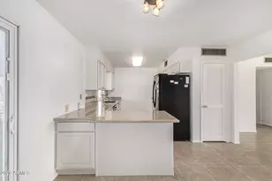 11062 W Edgewood Dr, Sun City, AZ 85351 - Photo 4