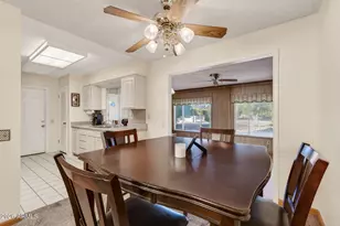 11034 W Crestbrook Dr, Sun City, AZ 85351 - Photo 12