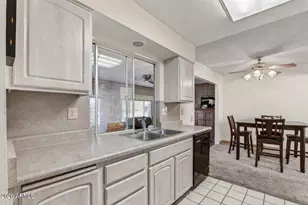 11034 W Crestbrook Dr, Sun City, AZ 85351 - Photo 16