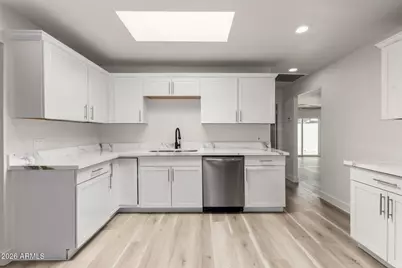 7601 W Sheila Lane, Phoenix, AZ 85033 - Photo 12