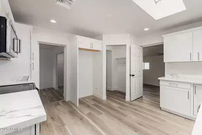 7601 W Sheila Lane, Phoenix, AZ 85033 - Photo 10