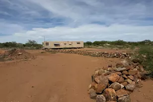 423 E Camino De Pampas, Huachuca City, AZ 85616 - Photo 1