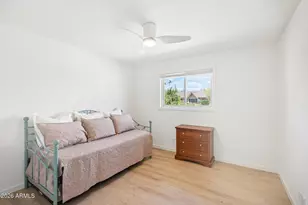 427 E Erie Dr, Tempe, AZ 85282 - Photo 26