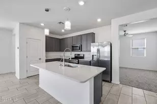 2435 W Kowalsky Ln, Phoenix, AZ 85041 - Photo 12