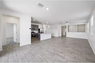 2435 W Kowalsky Lane, Phoenix, AZ 85041 - Photo 8