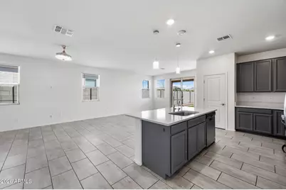 2435 W Kowalsky Lane, Phoenix, AZ 85041 - Photo 16