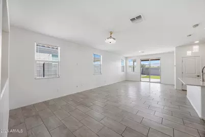 2435 W Kowalsky Lane, Phoenix, AZ 85041 - Photo 6