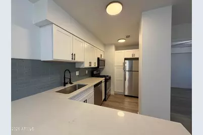 302 E Monte Vista Road #C8, Phoenix, AZ 85004 - Photo 2