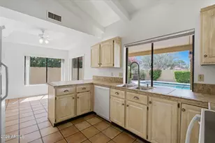 10520 N 78th Pl, Scottsdale, AZ 85258 - Photo 10