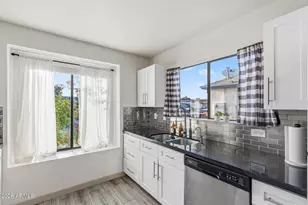 11921 N 76th Ln, Peoria, AZ 85345 - Photo 14