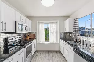 11921 N 76th Ln, Peoria, AZ 85345 - Photo 12