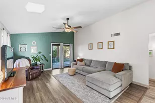 11921 N 76th Ln, Peoria, AZ 85345 - Photo 4