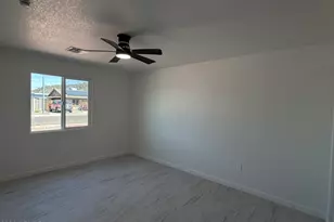 1641 W Andorra Dr, Phoenix, AZ 85029 - Photo 8