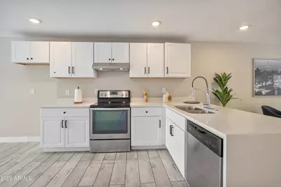 5046 N 41st Drive, Phoenix, AZ 85019 - Photo 6