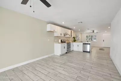 5046 N 41st Drive, Phoenix, AZ 85019 - Photo 8