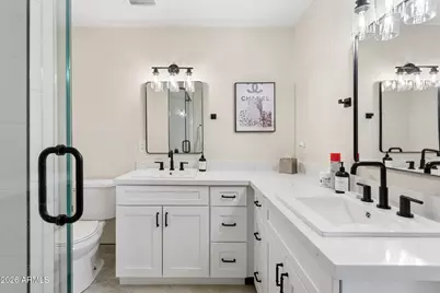 2818 E Clarendon Avenue, Phoenix, AZ 85016 - Photo 10