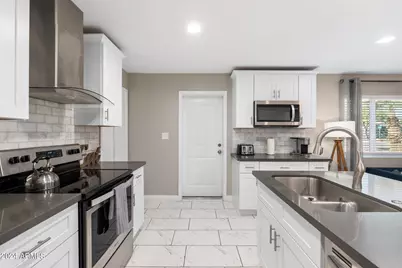 2025 N 66th Street, Scottsdale, AZ 85257 - Photo 8