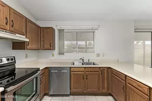 7926 W Shangri La Rd, Peoria, AZ 85345 - Photo 10