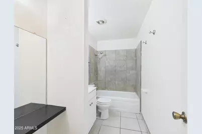3027 N 37th Street #Apt 5, Phoenix, AZ 85018 - Photo 4