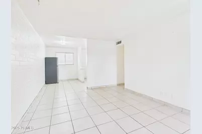 3027 N 37th Street #Apt 5, Phoenix, AZ 85018 - Photo 2